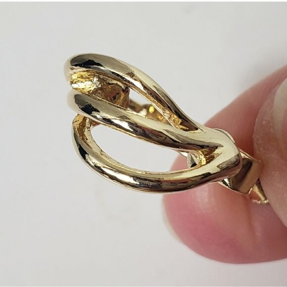 VINTAGE Goldtone Swirl Screw-Back Clip On Earrings - Picture 7 of 7